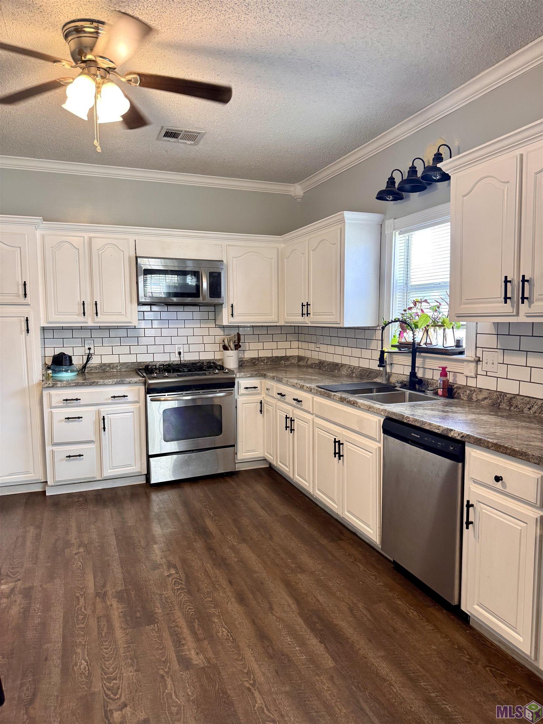 588 Pacific Street Berwick, LA 70342 - Photo 8 of 19