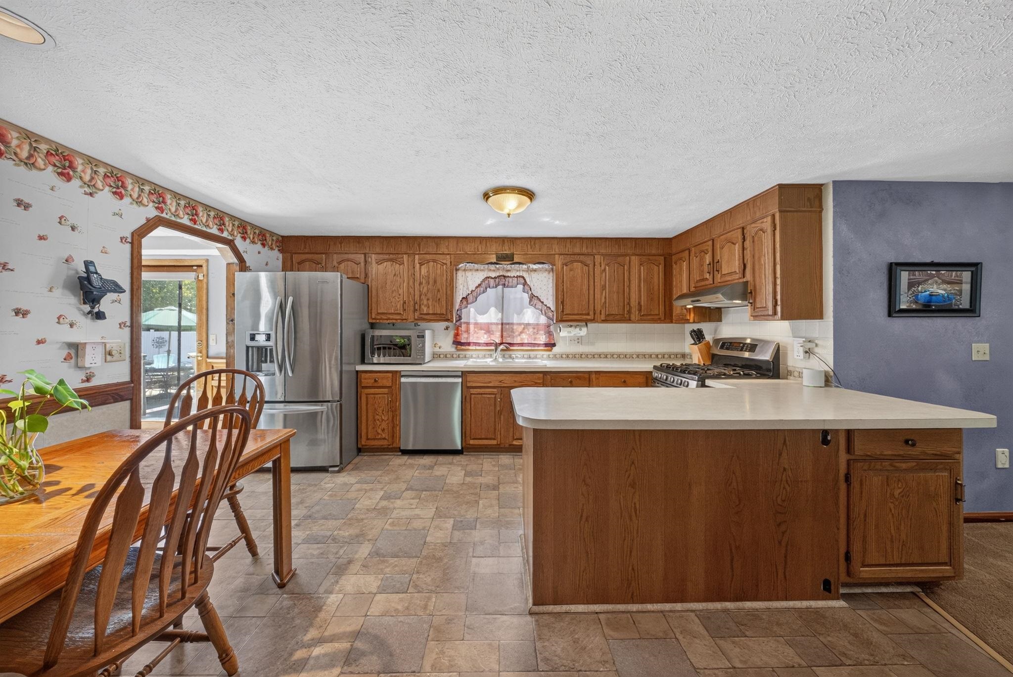 177 Ridge Road Nashua, NH 03062 - Photo 5 of 49