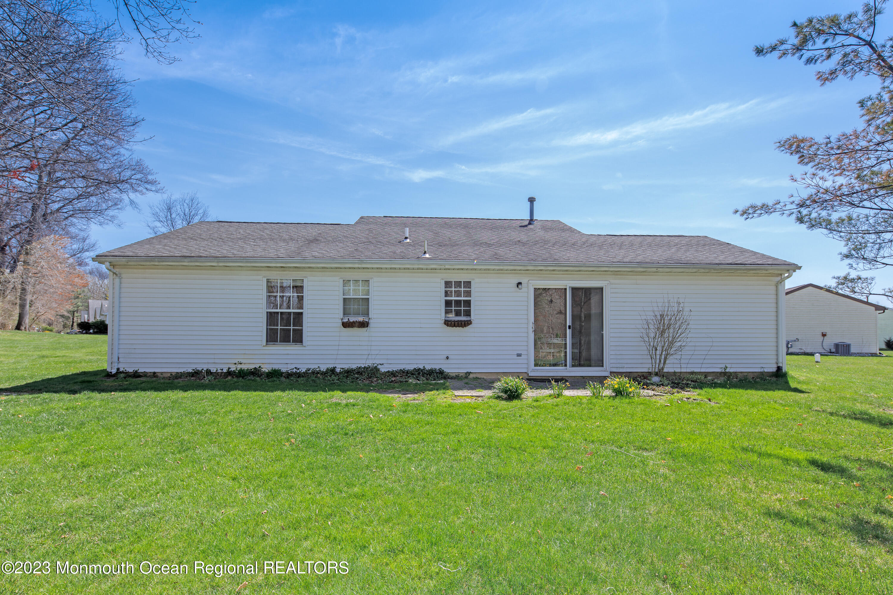 21 Ivy Ridge Close, Unit 1000 Freehold, NJ 07728 - Photo 33 of 40 Back of Home-1