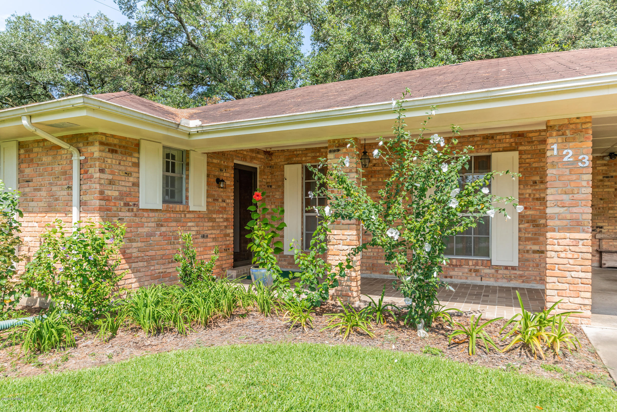 123 Washitta Road Lafayette, LA 70501 - Photo 2 of 26 Gallery Image 2