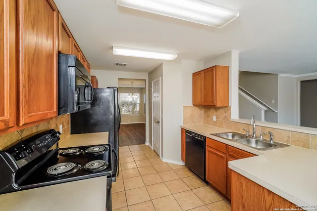 $1,760 | 1632 Mountain Brook, Schertz, TX 78154