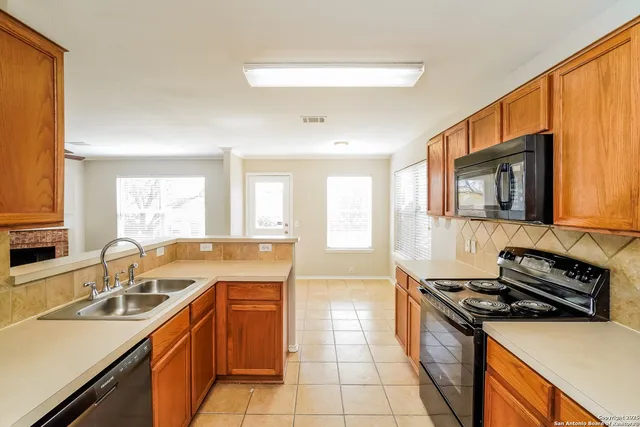 $1,760 | 1632 Mountain Brook, Schertz, TX 78154