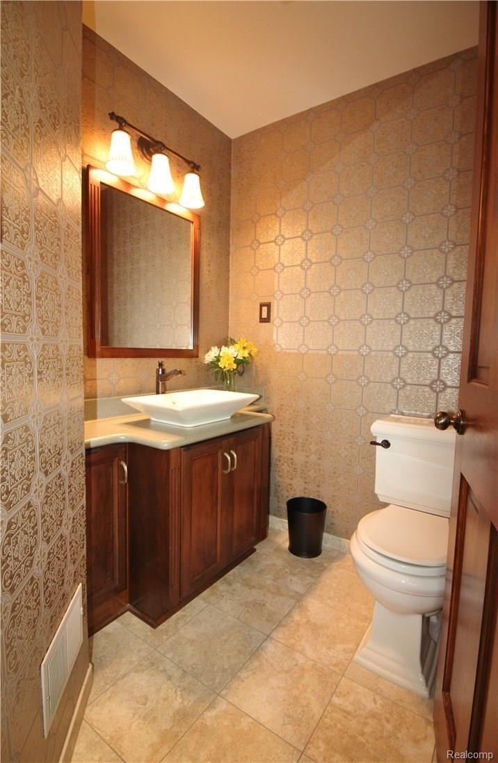 16163 Bak Road Belleville, MI 48111 - Photo 39 of 62 IMG_1088.JPG