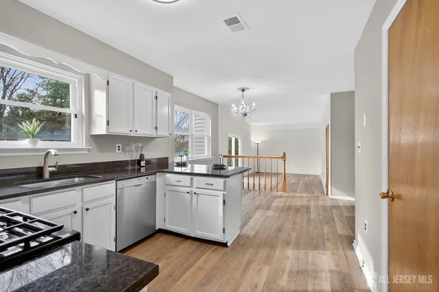 $719,999 | 8 Wright Court, East Brunswick, NJ 08816