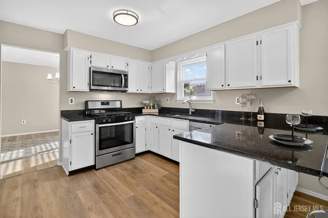 $719,999 | 8 Wright Court, East Brunswick, NJ 08816