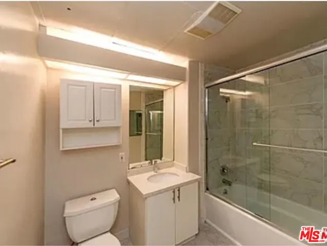 $3,795 | 1242 9th Court, Unit 2A, Santa Monica, CA 90401