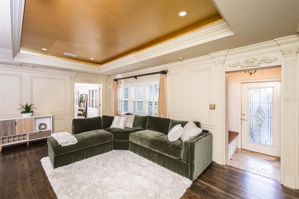1001 Nottingham Street Orlando, FL 32803 - Photo 13 of 49 a living room with furniture and a large window