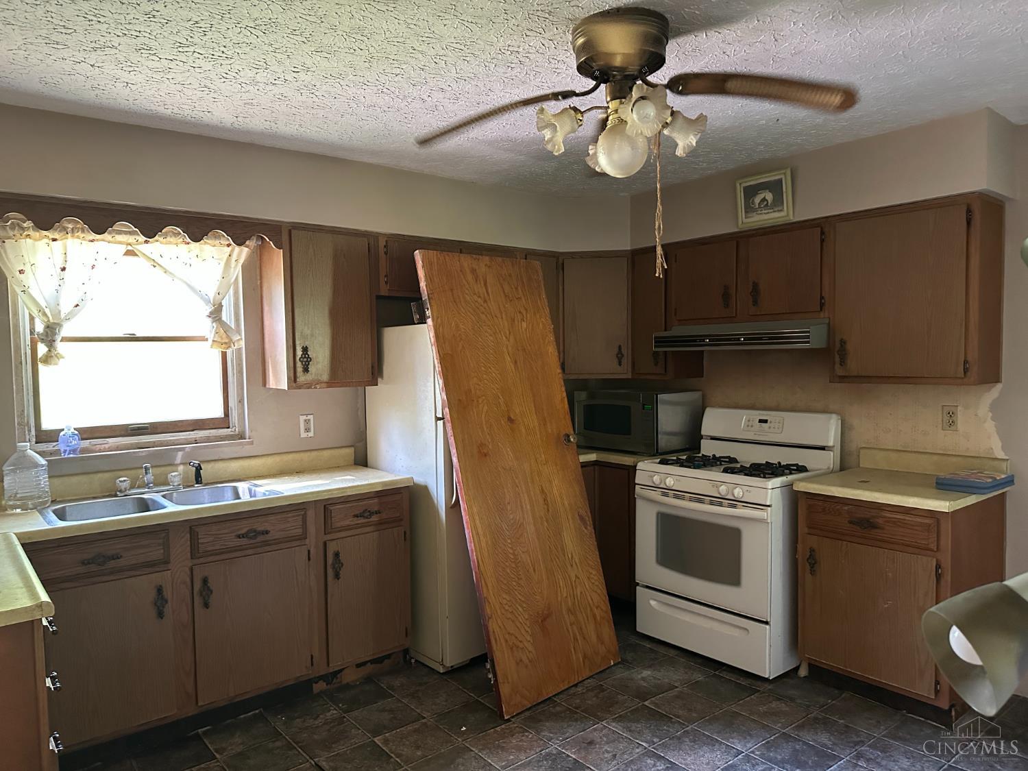5104 Jonkard Road Cincinnati, OH 45247 - Photo 2 of 42