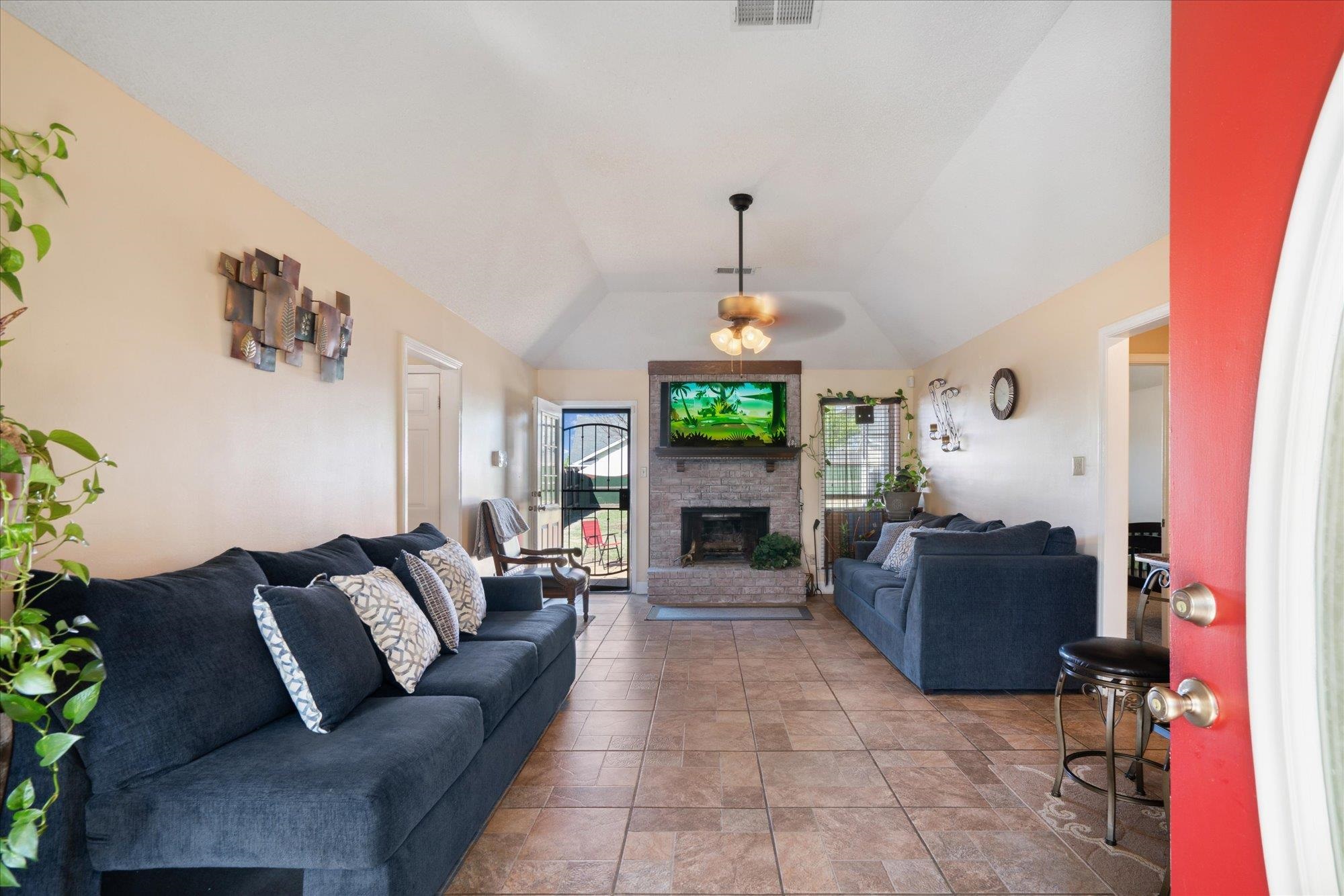 4592 Crestfield Road Millington, TN 38053 - Photo 3 of 25 Gallery Image 3