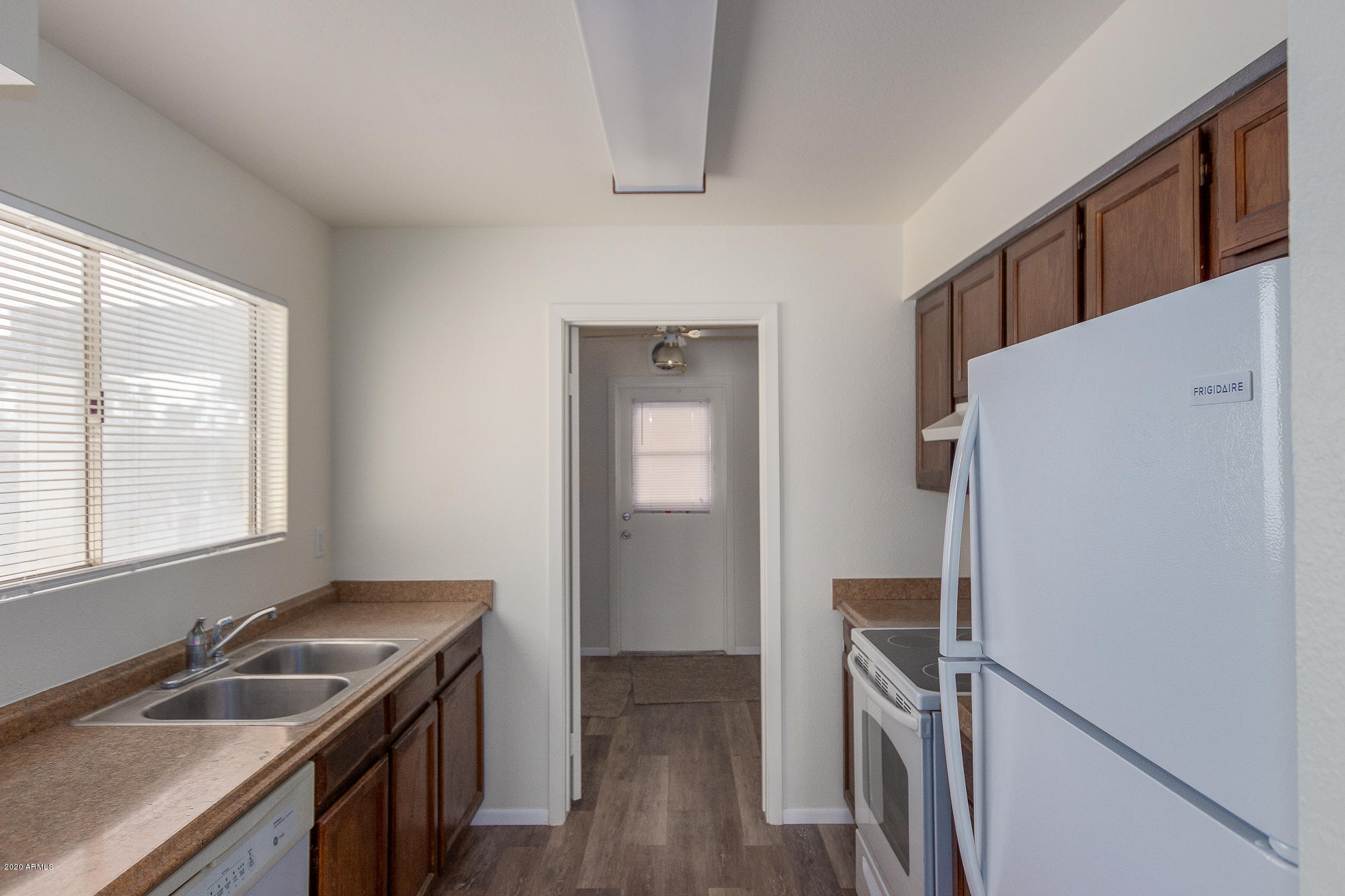 3020 West Redfield Road Phoenix, AZ 85053 - Photo 5 of 23 0005-Redfield 7
