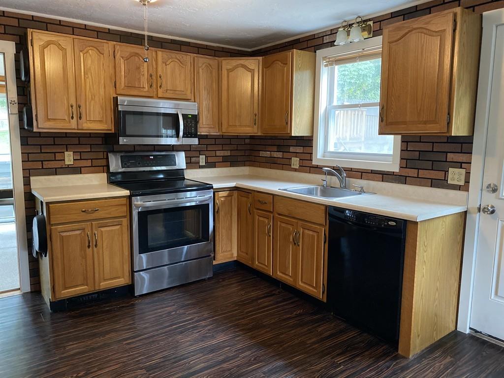 18 Old Farm Road Spencer, MA 01562 - Photo 4 of 42 Gallery Image 4