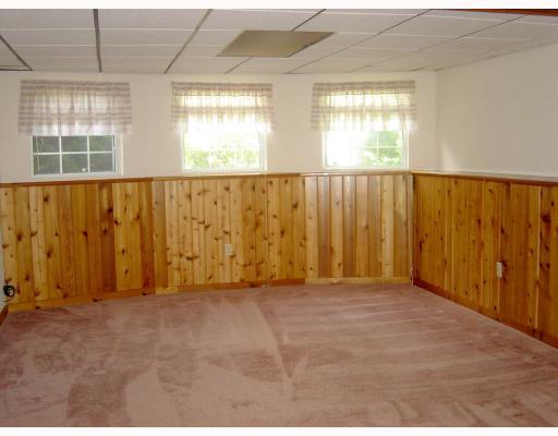 253 Adams Court Apollo, PA 15613 - Photo 6 of 15 Den/Family/Great Room.
