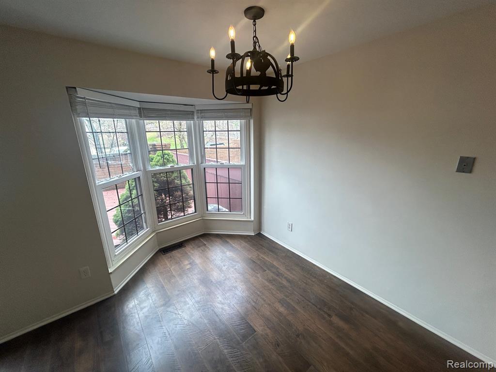 31164 Country Way Farmington Hills, MI 48331 - Photo 10 of 33