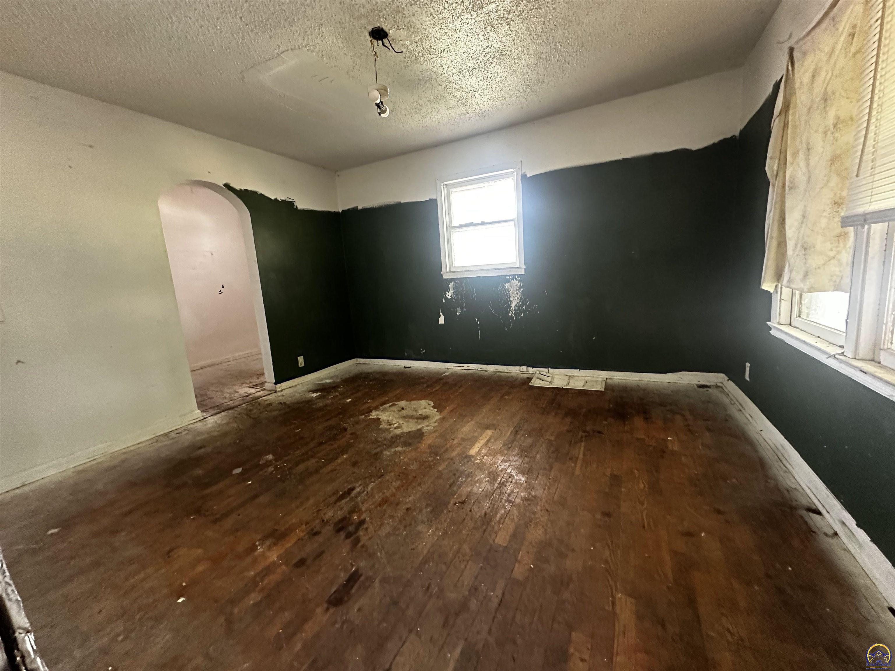 313 Southwest 13th Street Topeka, KS 66612 - Photo 10 of 23