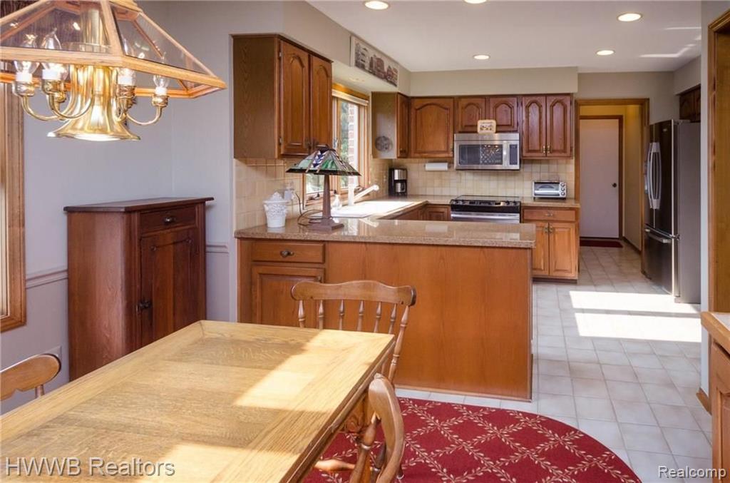 867 Augusta Drive Rochester Hills, MI 48309 - Photo 6 of 34