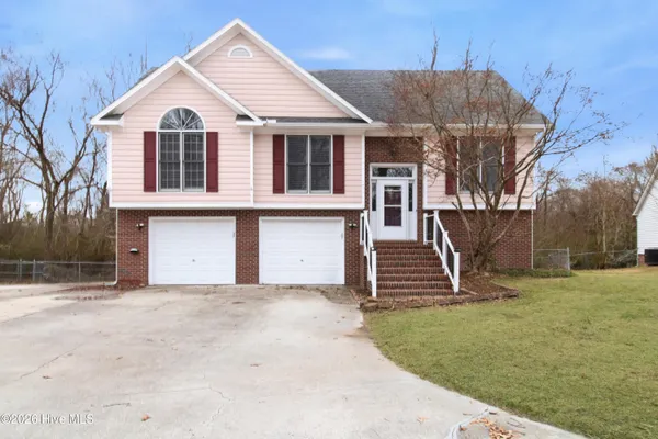 $1,975 | 144 Raintree Circle, Jacksonville, NC 28540