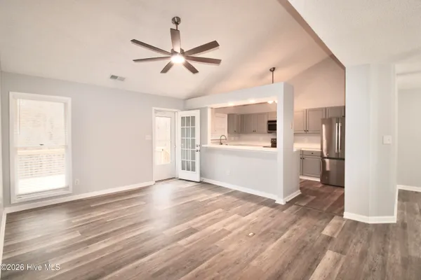 $1,975 | 144 Raintree Circle, Jacksonville, NC 28540