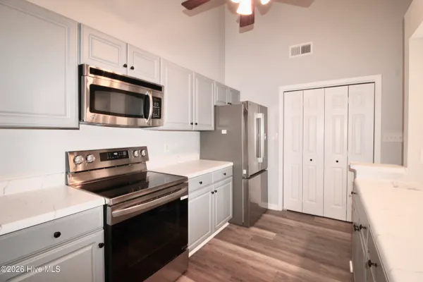 $1,975 | 144 Raintree Circle, Jacksonville, NC 28540
