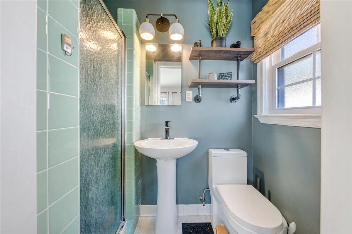 3277 White Oak Road Southwest Roanoke, VA 24014 - Photo 23 of 50 Full bath