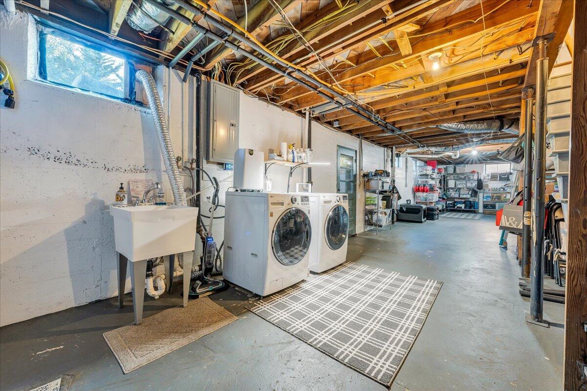 3277 White Oak Road Southwest Roanoke, VA 24014 - Photo 30 of 50 Laundry