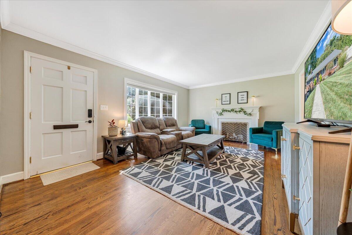 3277 White Oak Road Southwest Roanoke, VA 24014 - Photo 4 of 50 Living Room