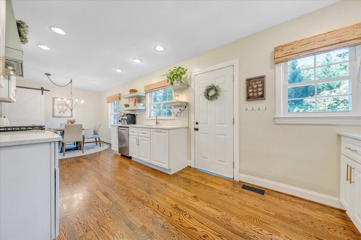 3277 White Oak Road Southwest Roanoke, VA 24014 - Photo 10 of 50 Kitchen