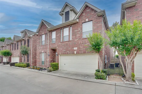 $2,800 | 3015 West Park At Fairdale, Houston, TX 77057