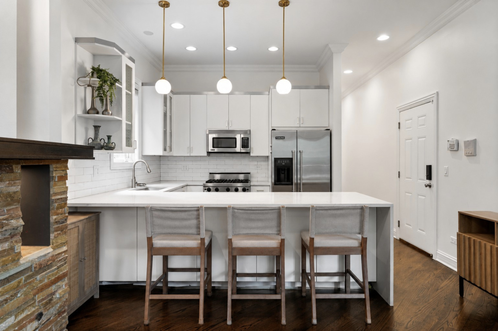 1131 West Addison Street, Unit 2 Chicago, IL 60613 - Photo 9 of 24 Gallery Image 9