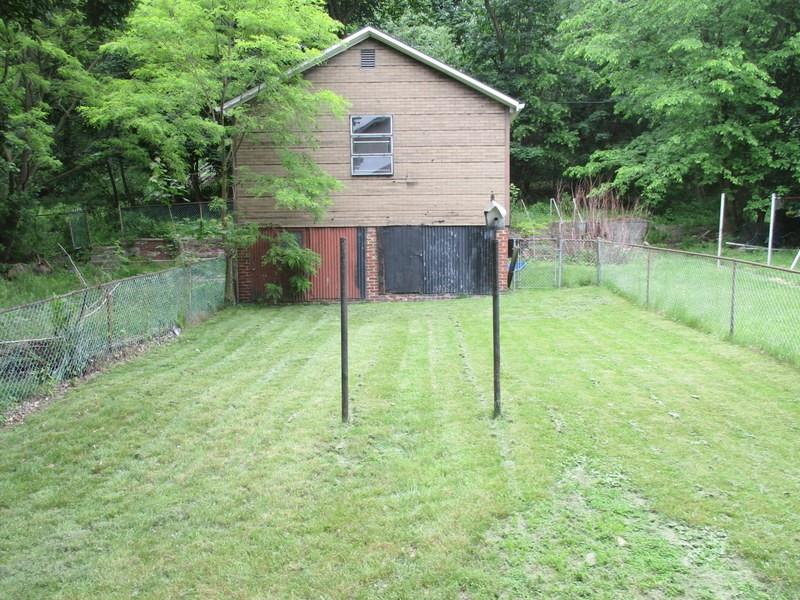 1528 Beaver Road Ambridge, PA 15003 - Photo 4 of 23 Gallery Image 4