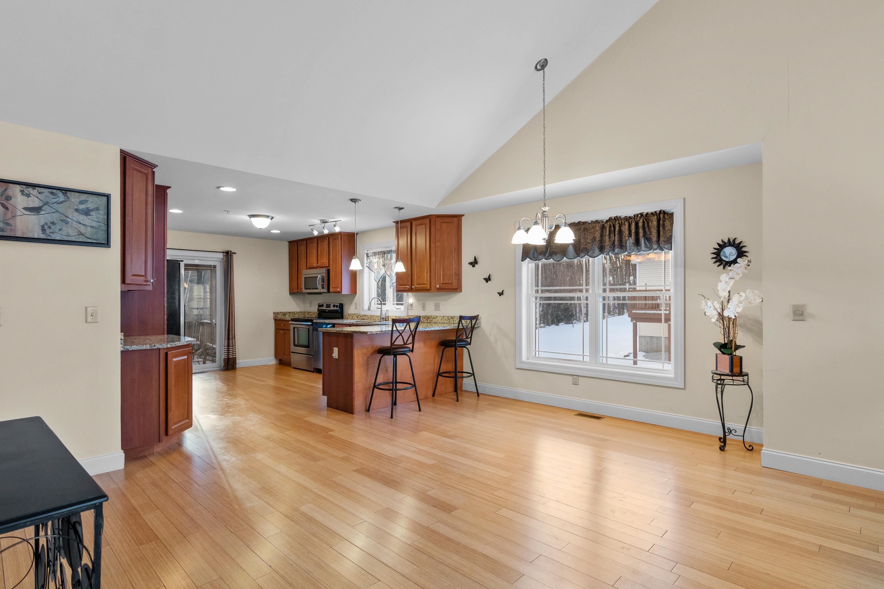 8 R Indian Hill Road Derry, NH 03038 - Photo 15 of 40