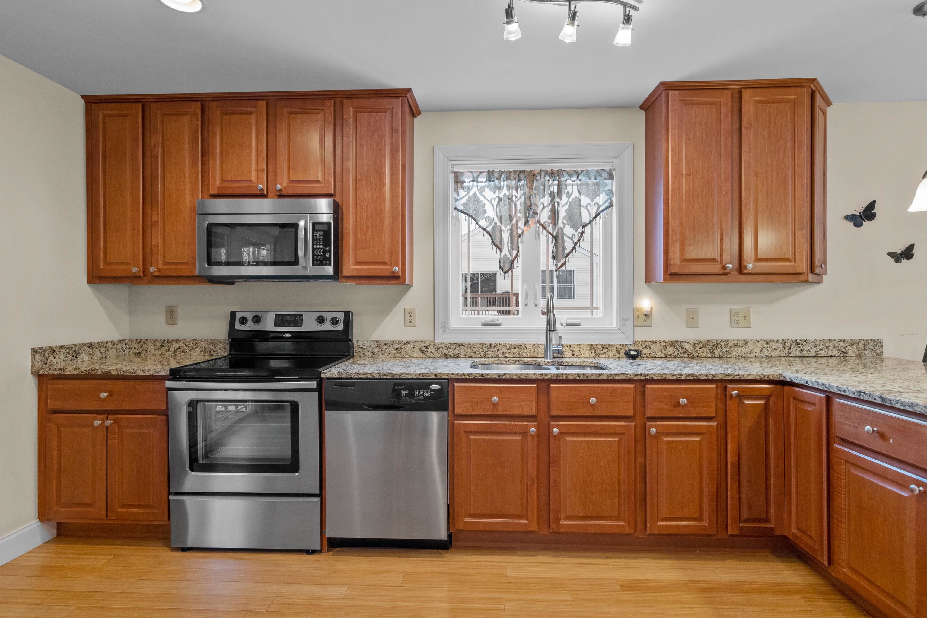8 R Indian Hill Road Derry, NH 03038 - Photo 2 of 40