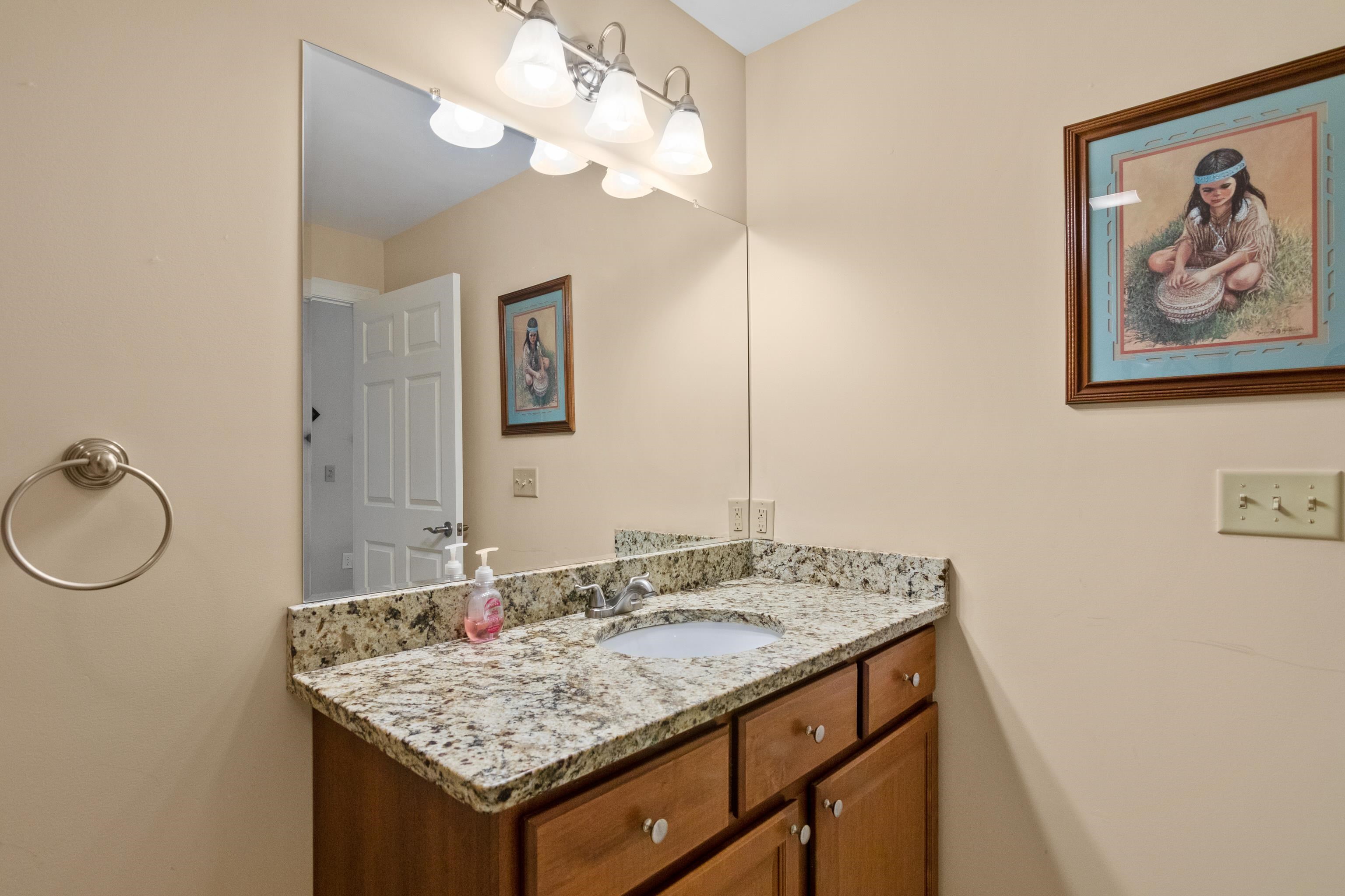 8 R Indian Hill Road Derry, NH 03038 - Photo 24 of 40