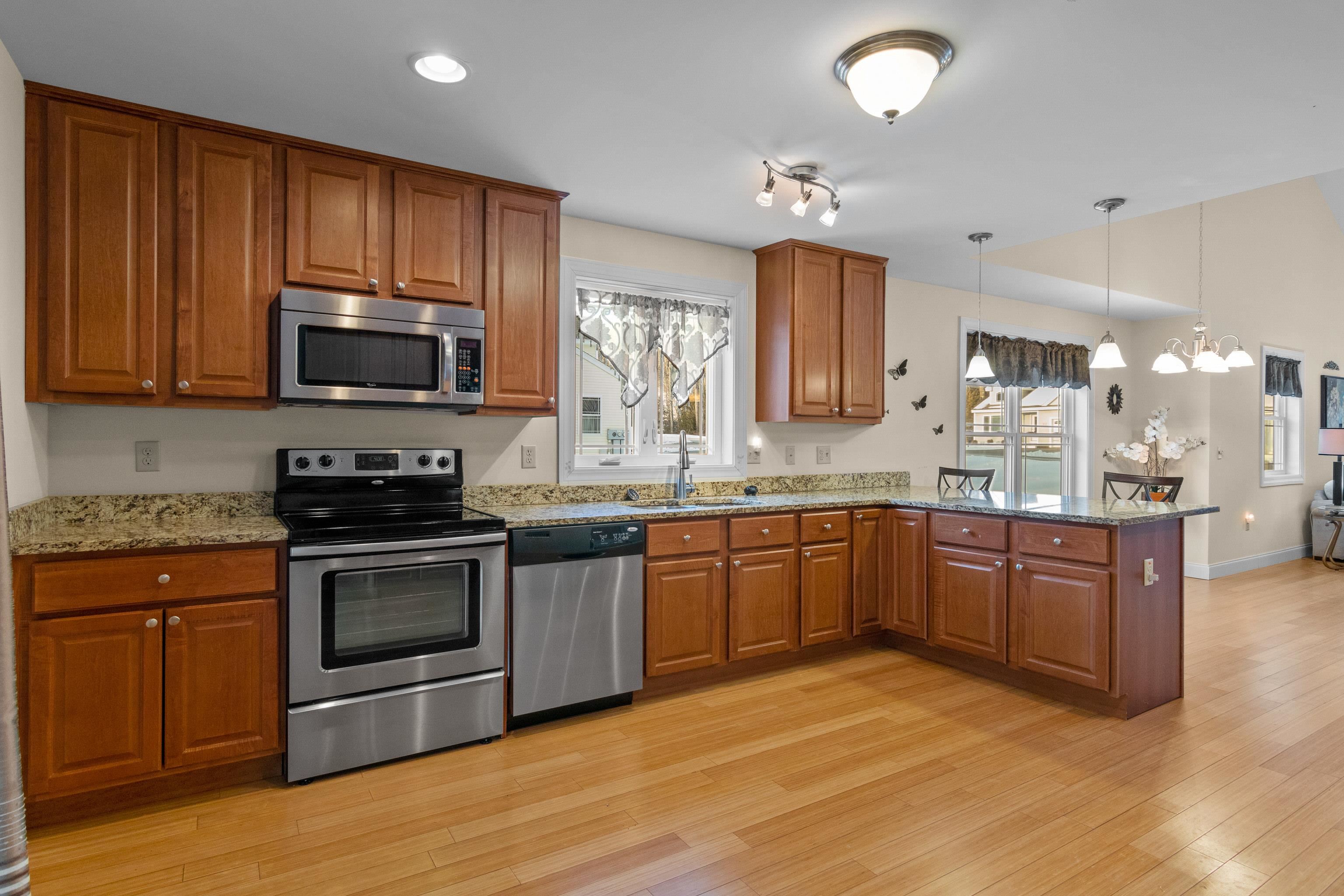 8 R Indian Hill Road Derry, NH 03038 - Photo 3 of 40