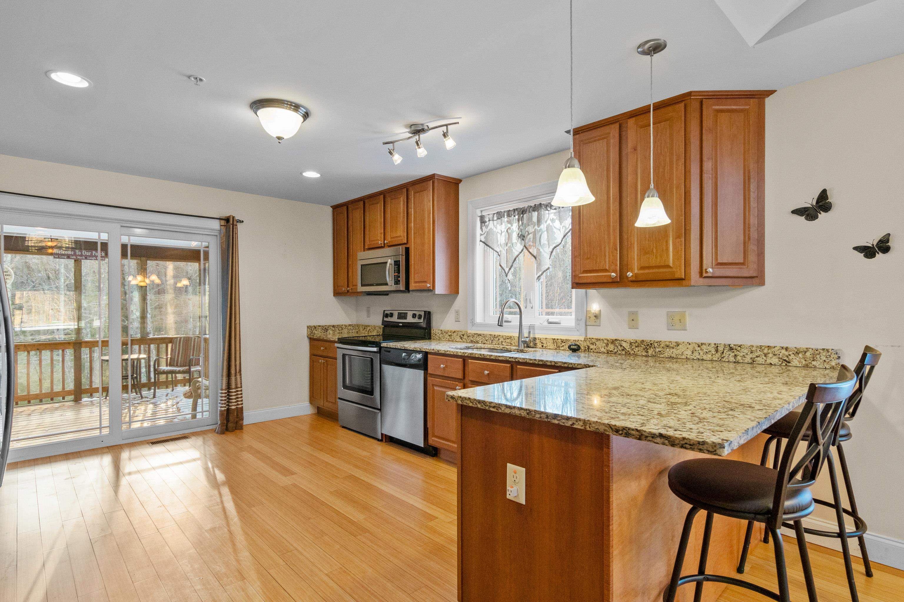 8 R Indian Hill Road Derry, NH 03038 - Photo 6 of 40