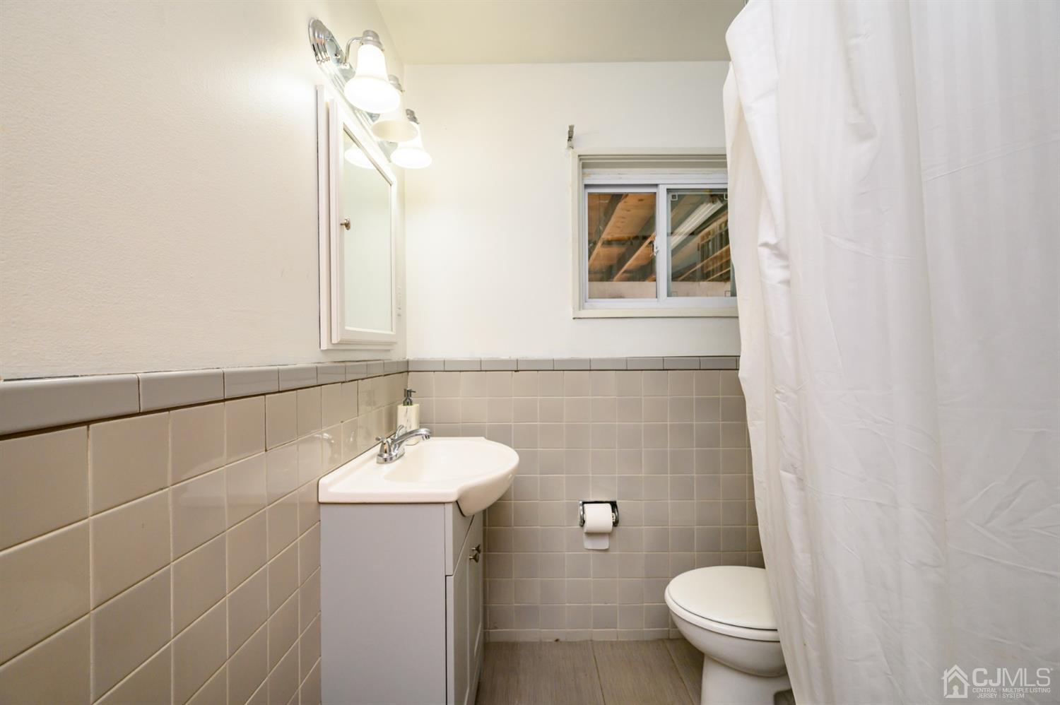 317 Maple Road Mount Laurel, NJ 08054 - Photo 25 of 38 a bathroom with a sink mirror toilet and shower