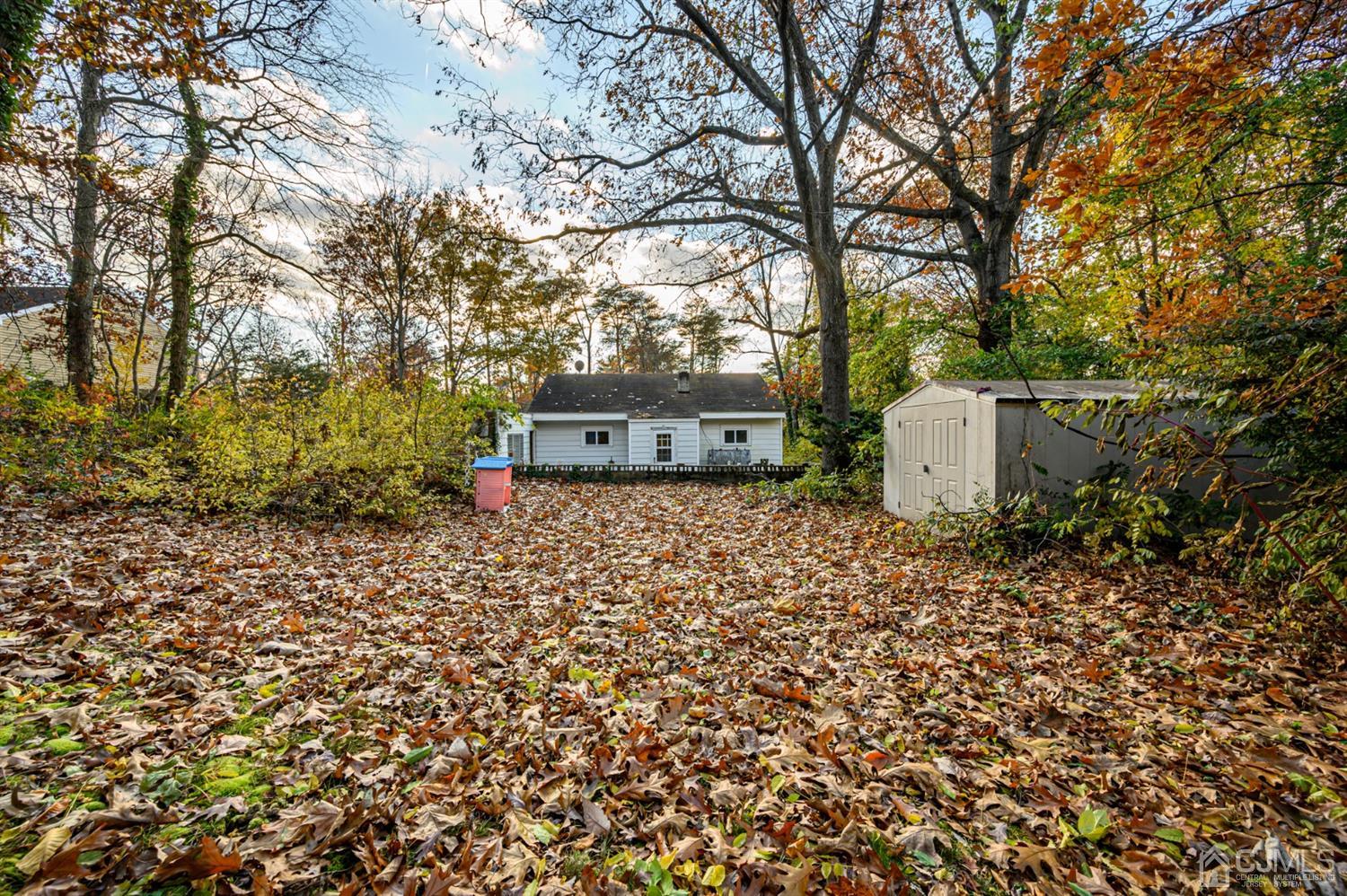 317 Maple Road Mount Laurel, NJ 08054 - Photo 28 of 38 a backyard of a house with a large tree and wooden fence