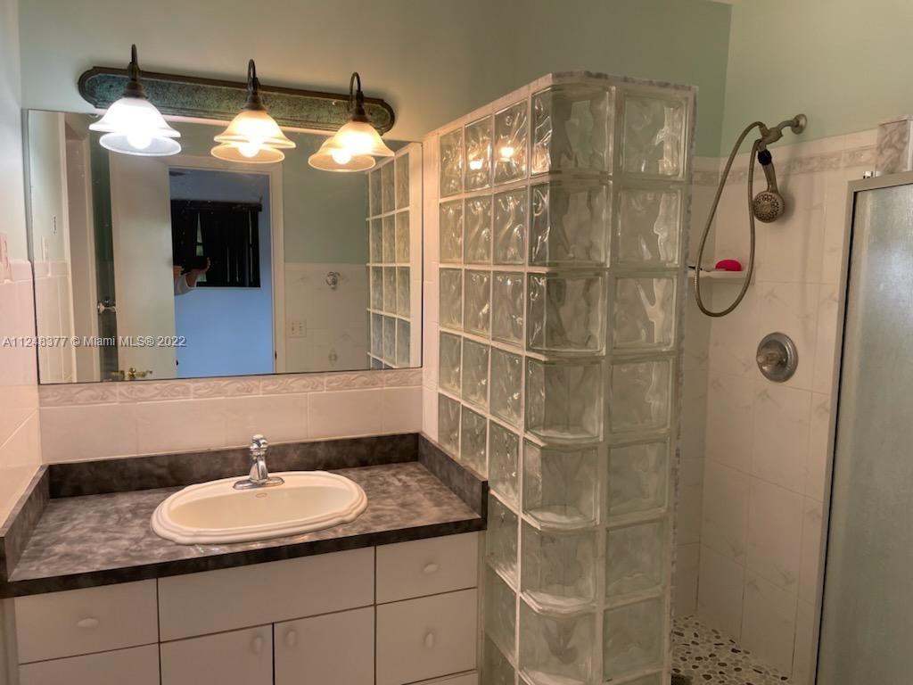 17200 Southwest 208th Street Miami, FL 33187 - Photo 9 of 16 master bath