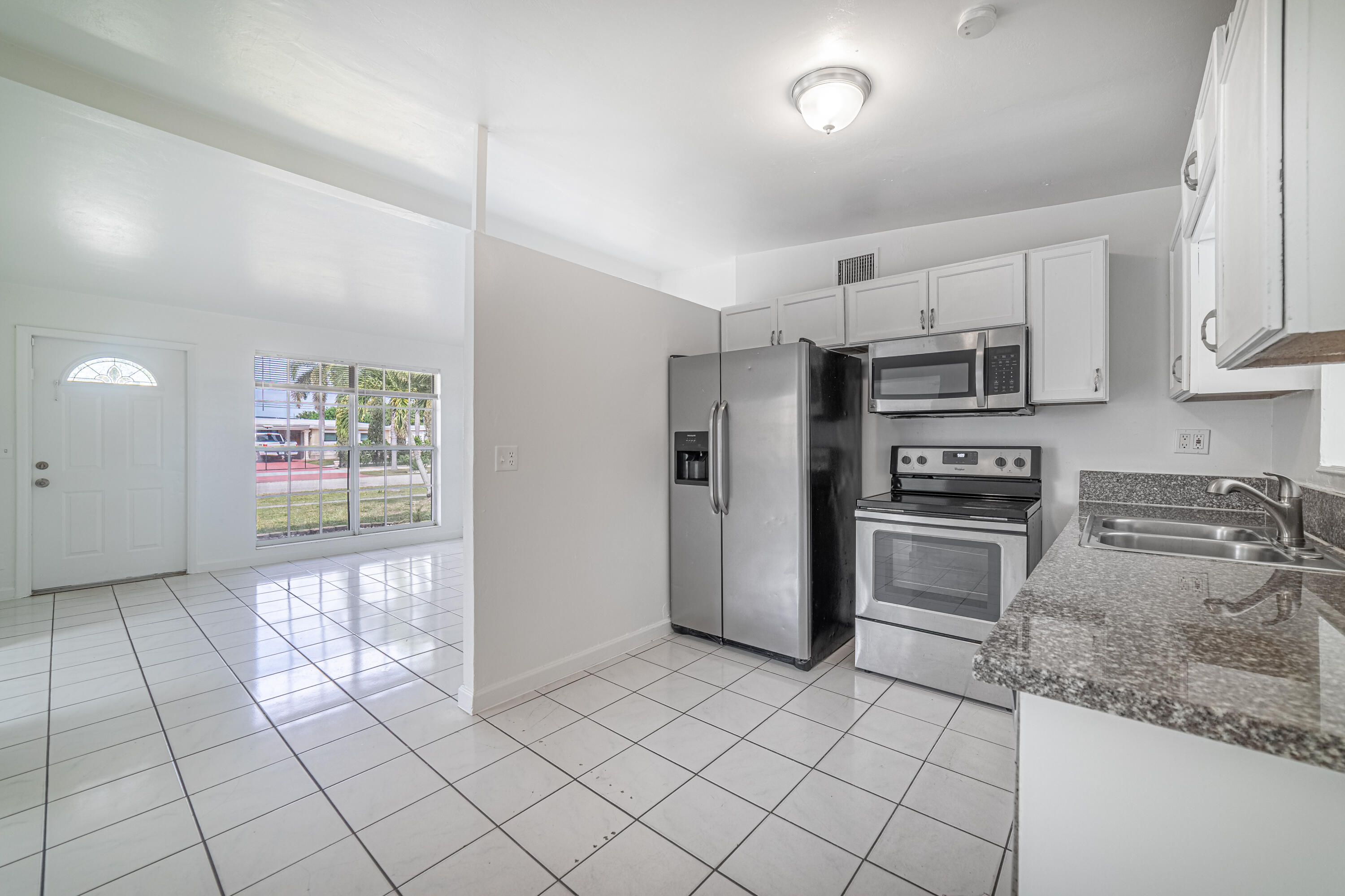 5652 South Rue Road West Palm Beach, FL 33415 - Photo 15 of 30 Kitchen-Livingroom