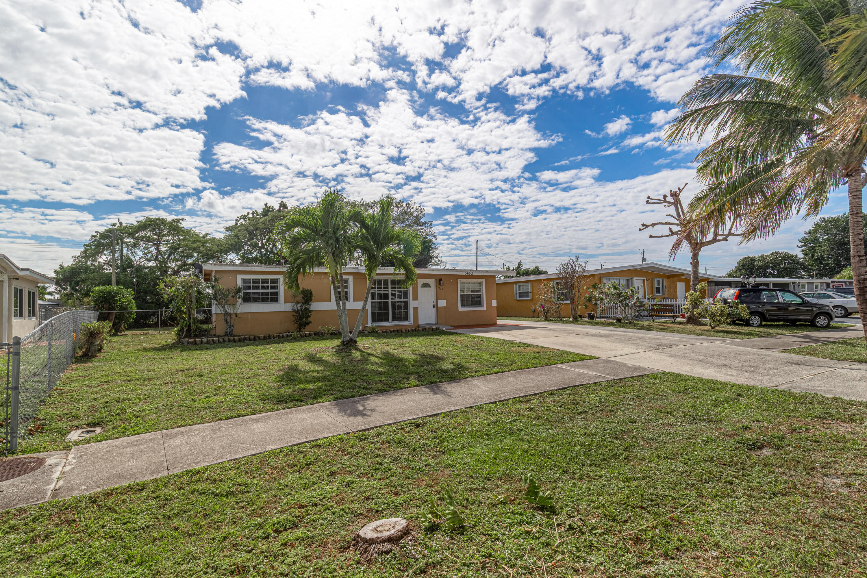 5652 South Rue Road West Palm Beach, FL 33415 - Photo 2 of 30 Front Home-C