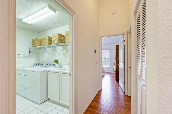 $2,300 | 4916 Linsey Court, Sarasota, FL 34243