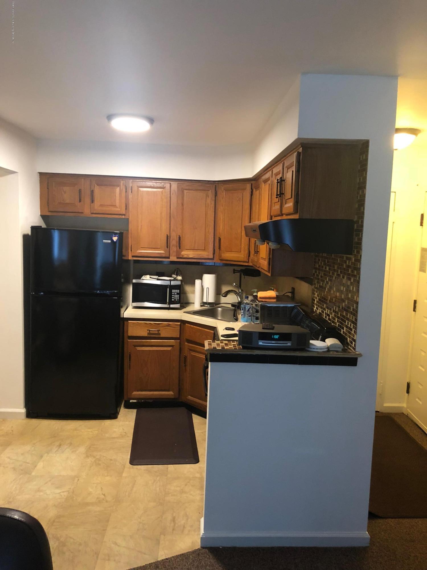 170 Devon Loop, Unit 1 Staten Island, NY 10314 - Photo 3 of 14 Kitchen