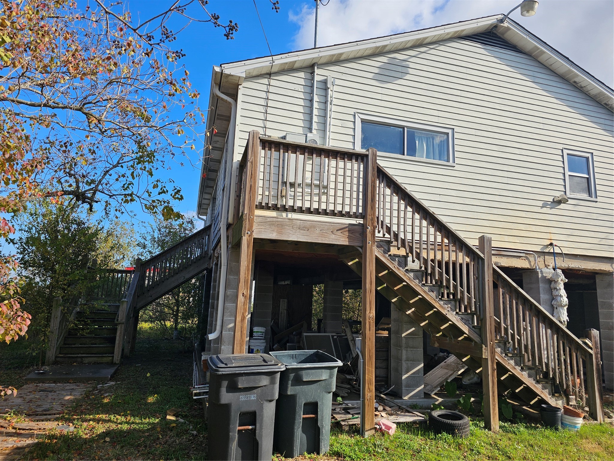 a view of a house with backyard and deck