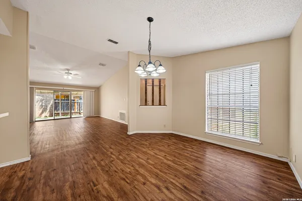 $1,500 | 117 Deerglen Avenue, Universal City, TX 78148