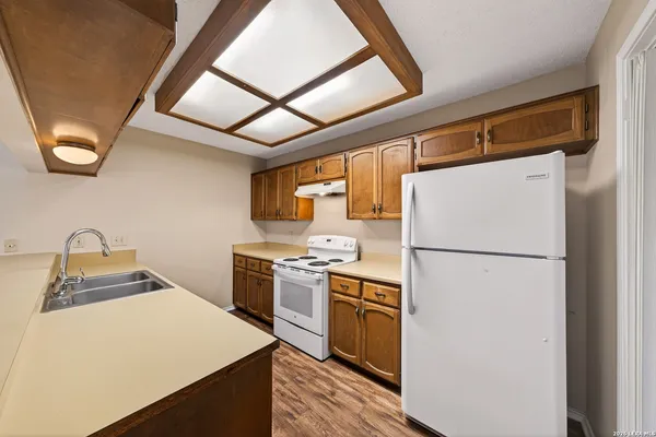 $1,500 | 117 Deerglen Avenue, Universal City, TX 78148