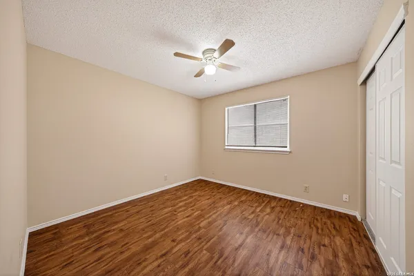 $1,500 | 117 Deerglen Avenue, Universal City, TX 78148