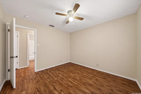 $1,500 | 117 Deerglen Avenue, Universal City, TX 78148