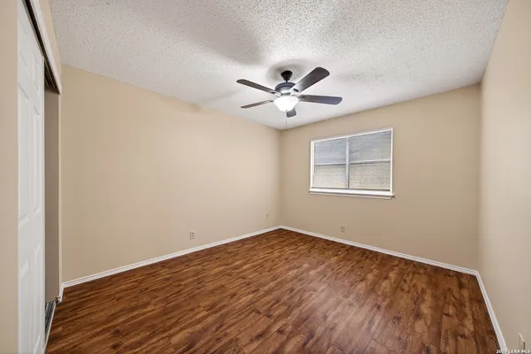 $1,500 | 117 Deerglen Avenue, Universal City, TX 78148