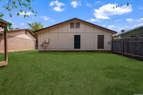 $1,500 | 117 Deerglen Avenue, Universal City, TX 78148