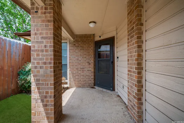 $1,500 | 117 Deerglen Avenue, Universal City, TX 78148