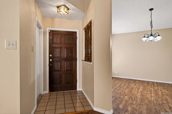 $1,500 | 117 Deerglen Avenue, Universal City, TX 78148